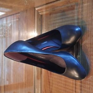 Rockport Arabella Total Motion Black Leather Pump Cushioned Heels. EUC. 8